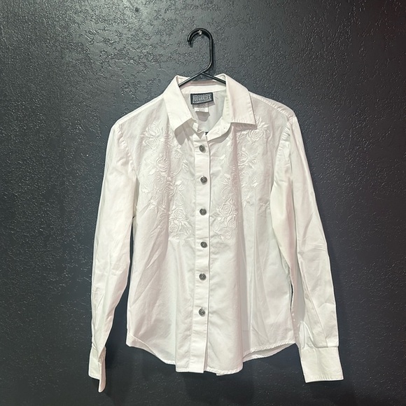 ROUGHRIDER WOMENS FLORAL embroidered White Button Down Shirt Size Medium - Picture 1 of 5